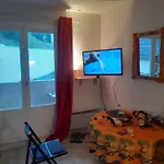 A La Montagne Apartment *