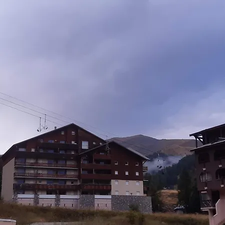 A La Montagne Apartment *
