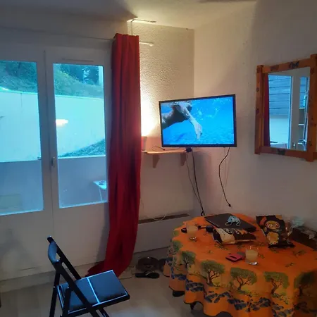 A La Montagne Apartment *