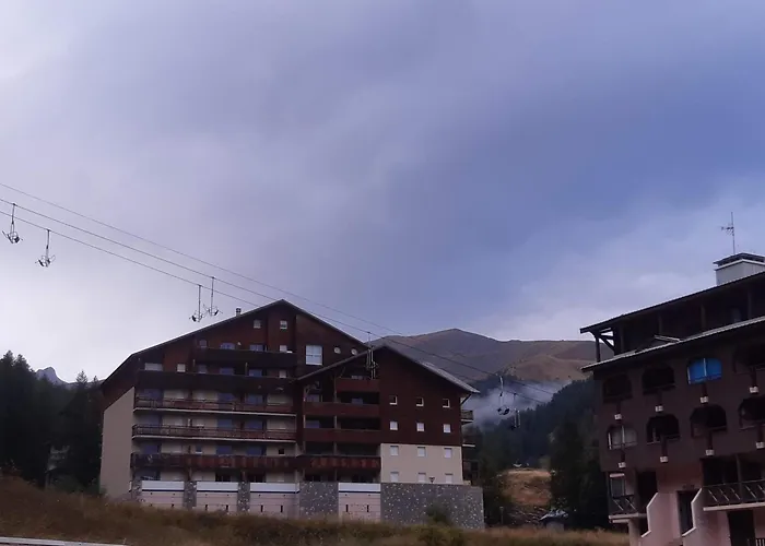 A La Montagne Apartment *